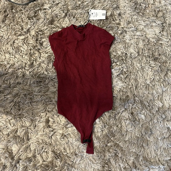 Bershka high neck short sleeve bodysuit in burgundy - Picture 7 of 9